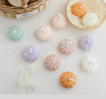 Load image into Gallery viewer, Pumpkin Candle Creative Handmade Aromatherapy Candle Pumpkin Candle Fall Candle Gift Set For Women Aromatherapy Candle Gift For Halloween Decorations Candle Photo Home Restaurant Hotel Decoration