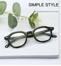 Load image into Gallery viewer, Retro Reading Eyeglasses Men Women HD Round Frame Reading Glasses Presbyopia Eyewear With Spring Hinge Vintage Round Frame Eyeglasses For Men Women Diopter +1 1.5 2 2.5 3 3.5