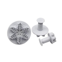 Load image into Gallery viewer, Snowflake Fondant Cake Decorating Tools Sugarcraft Cutter Mold Cake Decorating Baking Tools Kitchen Accessories 3Pcs/Set Snowflake Cookie Cutter Set Cake Decorating Mold Fondant Winter Theme Molds