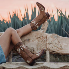 Load image into Gallery viewer, Women's Snipped Toe Western Boots | Floral Showstopper Cowgirl Boots (M50044)