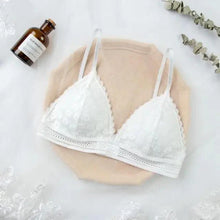 Load image into Gallery viewer, Stunning Hot Look Women's Lace Bra No Steel Ring Beauty Back comfor Wrapped Chest Comfortable Daisy Brassiere Stretch Triangle Cup Padded Underwear 1/2Pcs