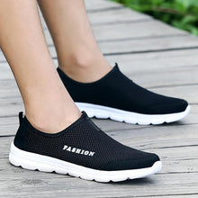 Load image into Gallery viewer, Summer Breathable Comfortable Mesh Running Mens Shoes Trainers Walking Outdoor Sport Men Sneakers Running Shoes Ultra Lightweight Breathable Walking Shoes Non Slip Athletic Fashion Sneakers