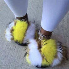 Load image into Gallery viewer, Summer Women Raccoon Fur Slippers Plush Slides Furry Sandals Fluffy House Shoes Girl's Cute Flip Flops Sandal With Soft Furry Faux Fox Fur House Outdoor Multicolor Slippers