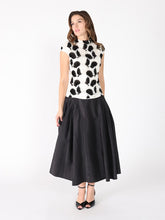 Load image into Gallery viewer, Wide Width Skirt with Back Zipper