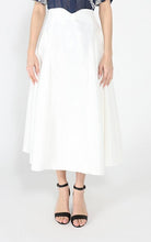 Load image into Gallery viewer, Wide Width Skirt with Back Zipper