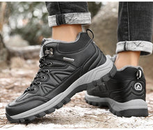 Load image into Gallery viewer, Winter Men's Boots Warm Snow Boots High Quality Leather Waterproof Outdoor Men Hiking Boots Waterproof Non-Slip Trail Fur Lined Ankle Boots Leather Winter Shoes