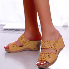 Load image into Gallery viewer, Woman Sandals For Beach Slip On Fashion Sandals Women Thick Bottom Footwear Flat Sandals Soft Leather Vintage Summer Casual Non-Slip Beach Platform Shoes Sandals