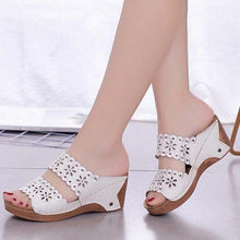 Load image into Gallery viewer, Woman Sandals For Beach Slip On Fashion Sandals Women Thick Bottom Footwear Flat Sandals Soft Leather Vintage Summer Casual Non-Slip Beach Platform Shoes Sandals