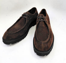 Load image into Gallery viewer, Style: 003-5202-Brown Suede
