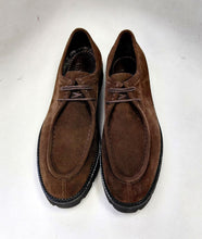 Load image into Gallery viewer, Style: 003-5202-Brown Suede
