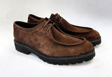 Load image into Gallery viewer, Style: 003-5202-Brown Suede
