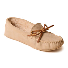 Load image into Gallery viewer, Minnetonka Pile Lined Softsole - Womens Moccasins
