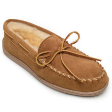 Load image into Gallery viewer, Minnetonka Sheepskin Hardsole Moc - Mens Slippers
