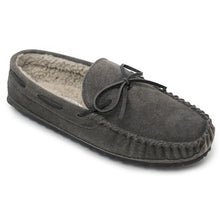 Load image into Gallery viewer, Minnetonka Casey - Mens Slipper
