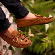Load image into Gallery viewer, Minnetonka Thunderbird Animikii Softsole - Mens Moccasin
