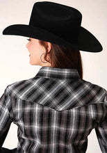 Load image into Gallery viewer, Roper 824 Horseshoe Plaid (Black) - Women's Western Shirt
