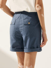 Load image into Gallery viewer, Linen Button-Fly Quarter Shorts LUCY
