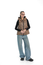 Load image into Gallery viewer, ⇆ Reversible Light Insulated Vest Black | Leo
