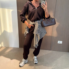 Load image into Gallery viewer, Women's Wide-Rib Knit Zip Hoodie &amp; Jogger Pants Set
