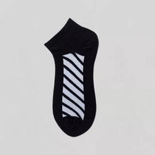 Load image into Gallery viewer, 1 Pairs Men Tide Socks Autumn And Winter Low-Cut Solid Color Cotton Socks Maple Leaf Boat Socks Hip-Hop Skateboard Short Socks Unisex Style Boat Socks For Men And Women
