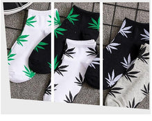 Load image into Gallery viewer, 1 Pairs Men Tide Socks Autumn And Winter Low-Cut Solid Color Cotton Socks Maple Leaf Boat Socks Hip-Hop Skateboard Short Socks Unisex Style Boat Socks For Men And Women
