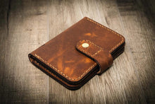 Load image into Gallery viewer, Badge Vertical Wallet - Chestnut
