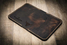 Load image into Gallery viewer, The Georgetown Minimalist Wallet in Walnut Brown
