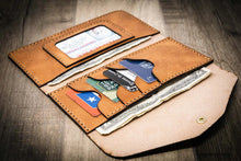 Load image into Gallery viewer, Sugar Land Clutch Wallet - Saddle Tan
