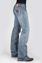 Load image into Gallery viewer, Tin Haul 460 Ella Fit Embroidered Pocket ( Denim Light Wash ) - Women's Jeans
