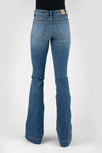 Load image into Gallery viewer, Tin Haul 595 Libby Fit Square Front Pocket ( Denim Medium Wash )- Women's Jeans
