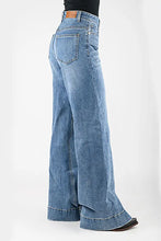 Load image into Gallery viewer, Tin Haul 870 Claire Wide Leg ( Denim Light Wash )- Women's Jeans
