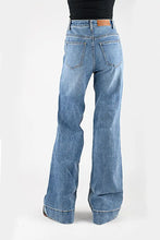 Load image into Gallery viewer, Tin Haul 870 Claire Wide Leg ( Denim Light Wash )- Women's Jeans
