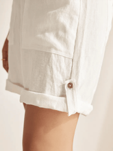 Load image into Gallery viewer, Linen Button-Fly Quarter Shorts LUCY
