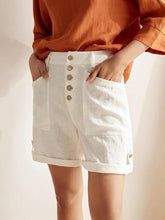 Load image into Gallery viewer, Linen Button-Fly Quarter Shorts LUCY
