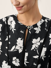 Load image into Gallery viewer, 100% Linen Floral Printed Gathered Pullover Top AMIYA
