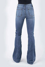 Load image into Gallery viewer, Stetson 921 High Waist Flare Fit (Medium Wash) - Women's Jeans
