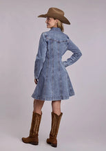 Load image into Gallery viewer, Stetson Princess Seaming (Light Wash) - Women's Denim Dress
