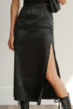 Load image into Gallery viewer, Floral midi skirt
