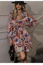 Load image into Gallery viewer, Printed long sleeve dress
