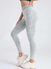 Load image into Gallery viewer, V-Back Scrunch Butt Seamless Yoga Licious Leggings
