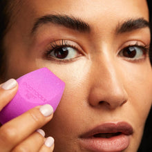 Load image into Gallery viewer, EcoTools Bioblender Compostable Makeup Sponge — Flawless Blending Meets Sustainability
