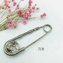 Load image into Gallery viewer, 1pc Alloy Double Lion Head Brooch Pin Fashion Safety Pins Women Waist Closing Men Suit Jacket Decoration Jewelry Retro Double Head Safety Pin Temperament Coat Pin
