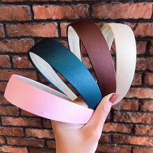 Load image into Gallery viewer, 1PC Plastic Fashion Canvas Wide Headband Hair Band Headwear Bezel Hair Accessories For Woman Satin Covered Resin Hairbands Gorgeous Hair Accessories For Women
