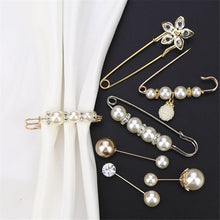 Load image into Gallery viewer, 1pcs Fashion Pearl Fixed Strap Charm Safety Pin Sweater Cardigan Clip Brooches Rhinestone Metal Jewelry Sweater Shawl Clips Faux Crystal and Pearl Pins for Fixing on Sweaters
