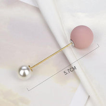 Load image into Gallery viewer, 1pcs Fashion Pearl Fixed Strap Charm Safety Pin Sweater Cardigan Clip Brooches Rhinestone Metal Jewelry Sweater Shawl Clips Faux Crystal and Pearl Pins for Fixing on Sweaters
