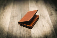 Load image into Gallery viewer, Federal Badge Wallet Small - Chestnut
