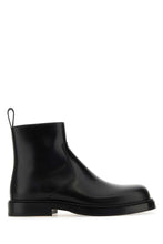 Load image into Gallery viewer, Bottega Veneta Men Black Leather Strut Ankle Boots
