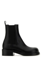 Load image into Gallery viewer, Bottega Veneta Women Black Leather Cliff Ankle Boots
