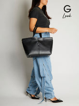 Load image into Gallery viewer, Tod&#39;s Women Black Tote Bag With Two Top Handles And Metal Details On The Side In Leather Woman
