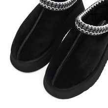 Load image into Gallery viewer, Alaska Shearling Slippers in Black
